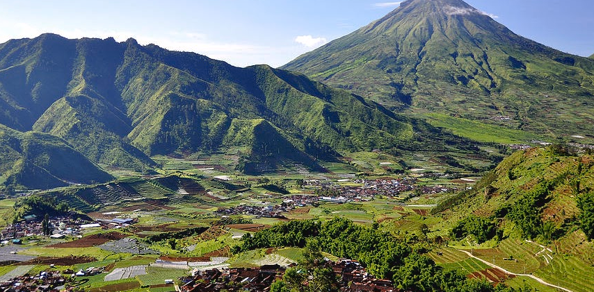 Cover Image for Objek Wisata Baru di Dataran Tinggi Dieng Bernuansa Savana | Beauty Moms