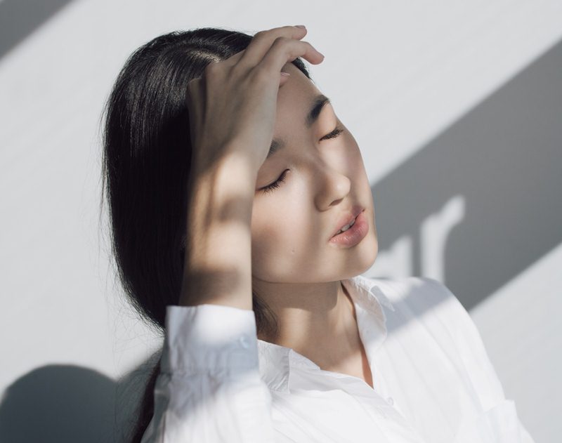 Cover Image for 7 Ciri-Ciri Kulit Dehidrasi, Apakah Kamu Mengalaminya? | Beauty Moms