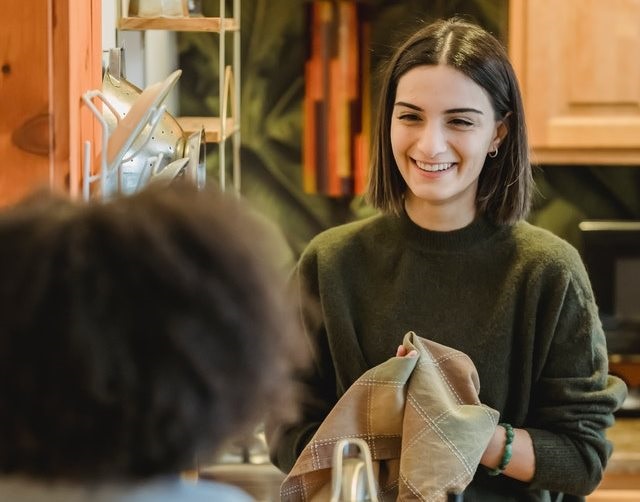 Cover Image for Kapan Terakhir Lap Piring Dicuci? Awas Bikin Mules Jika Kotor | Beauty Moms